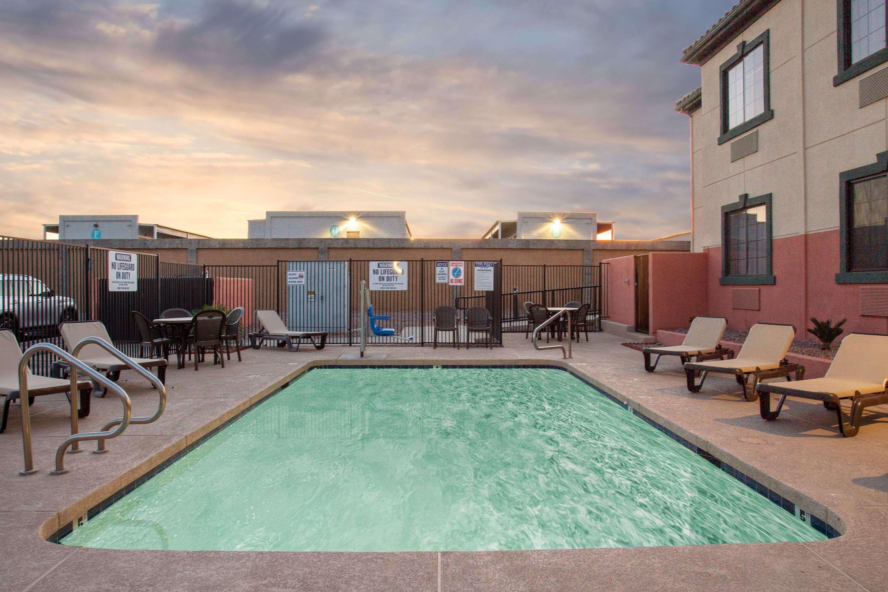 Baymont By Wyndham Phoenix I-10 Near 51St Ave Kültér fotó