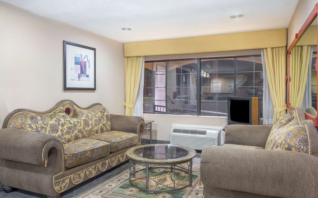 Baymont By Wyndham Phoenix I-10 Near 51St Ave Beltér fotó
